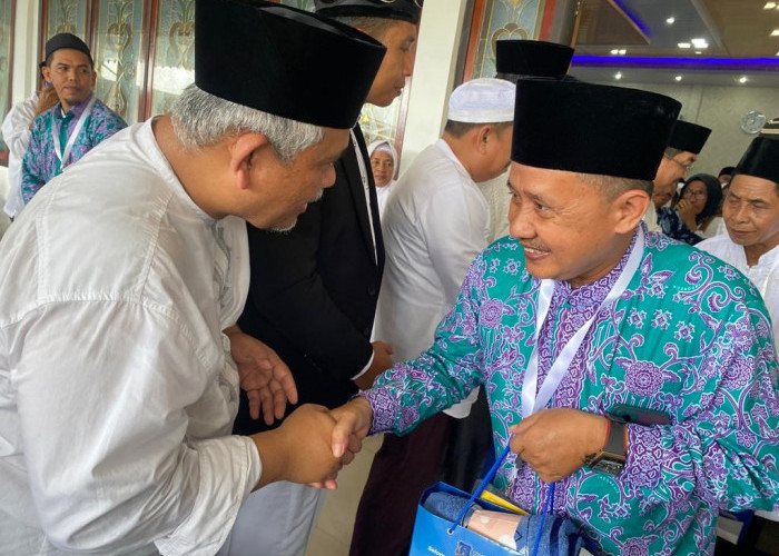 SKK Migas PetroChina Serahkan Bantuan Perlengkapan Haji ke CJH Tanjabbar Tahun 2023
