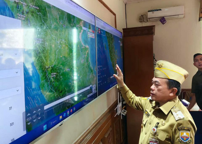 Pantau Monitor SiPongi, Gubernur Al Haris Ungkap Jambi Terkepung Asap Akibat Arah Angin