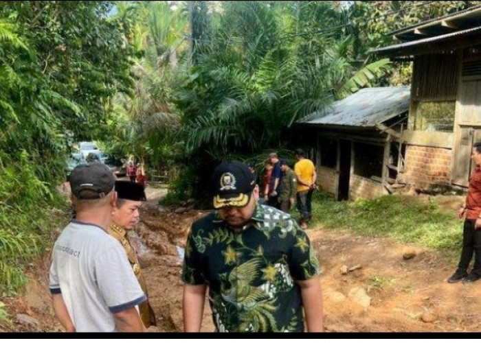 Waka DPRD Jambi Pinto Jayanegara Dampingi Gubernur Tinjau Jalan Batang Asai 