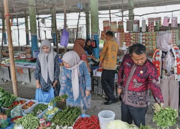 Sekretariat DPRD Kerinci Ikut Tinjau Harga Bahan Pokok