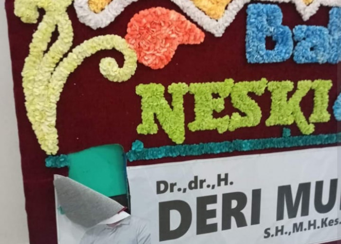 VIRAL! Papan Bunga Ucapan dari Dokter Deri Dirusak Orang tak Dikenal