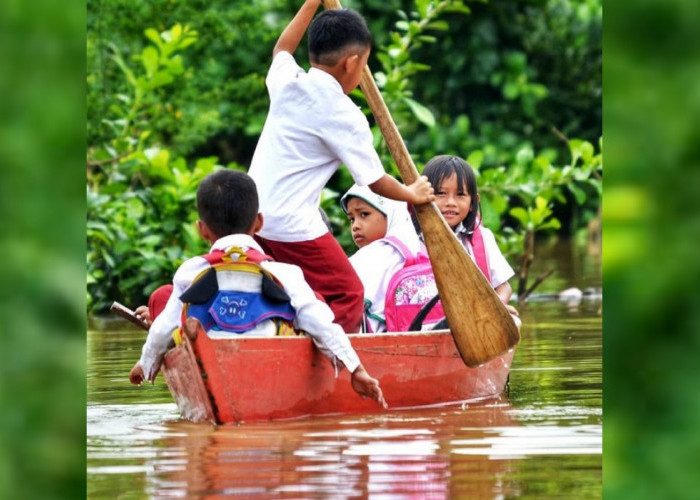 87 Sekolah Terendam Banjir Ribuan Pelajar Muaro Jambi Terpaksa Belajar Daring