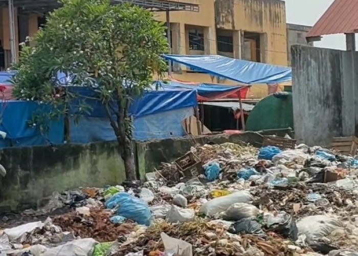 Persoalan Sampah di Pasar Atas Bungo tak Pernah Selesai