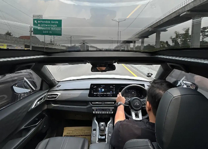 Sensasi Baru Mitsubishi New Xforce: Fitur Frameless Panoramic Roof Bikin Kabin Makin Lega