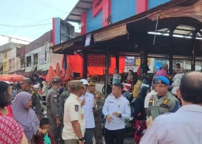 Sekda Alpian Pantau Penertiban Pasar Pasca Lebaran