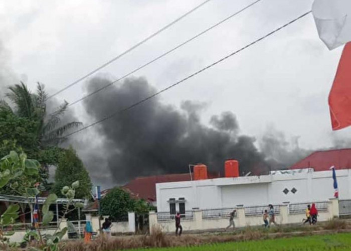 BREAKING NEWS: Kebakaran Sebuah Rumah Permanen di Kerinci
