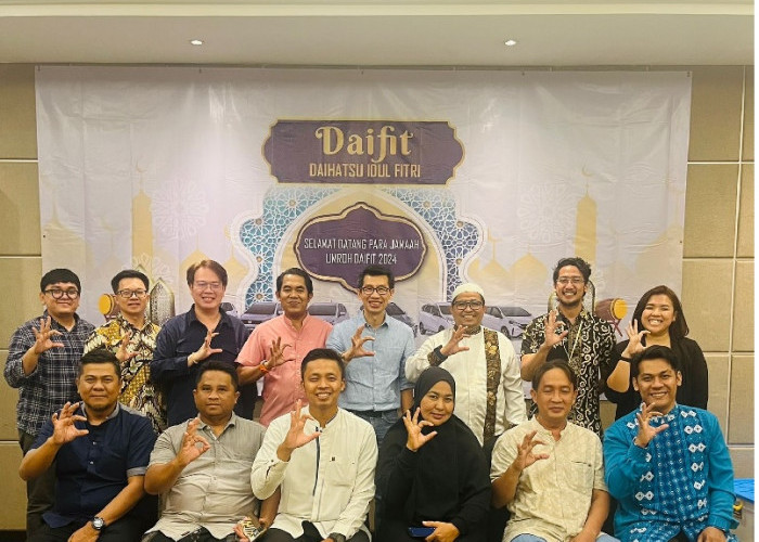 Daihatsu Berangkatkan Pemenang Undian Daifit 2024 ke Tanah Suci