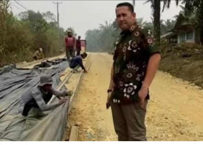 Bupati M Syukur Tinjau Langsung Pengecoran Jalan Mampun Baru–Pulau Tujuh Sepanjang 3 Kilometer