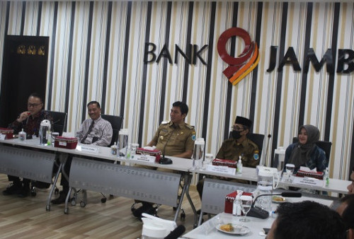 Penandatangan Perjanjian Kredit Sindikasi, antara Kabupaten Batanghari, Bank Jambi dan Bank Sumsel-Babel