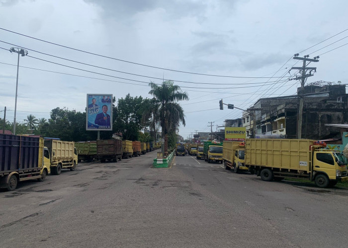 Macet Akibat Angkutan Batu Bara di Batanghari Tak Kunjung Selesai,  Masyarakat Geram, OKP Ancam Blokir Jalan 