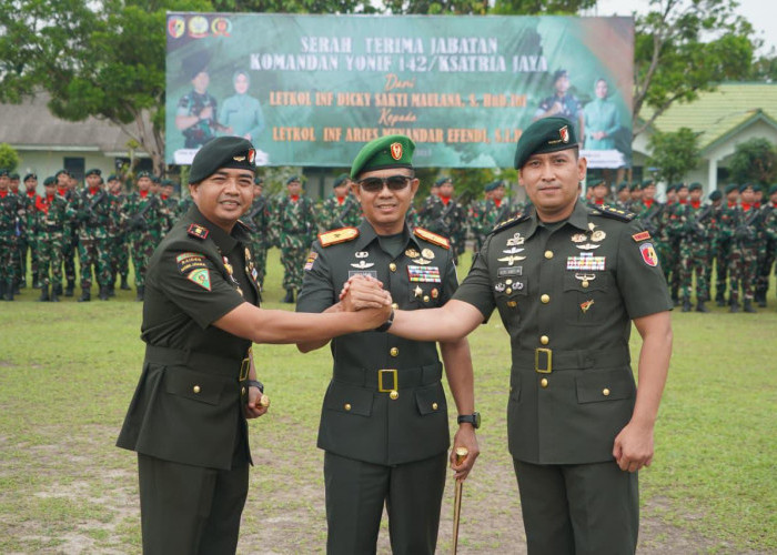 Tongkat Komando Yonif 142/Ksatria Jaya Resmi Berganti