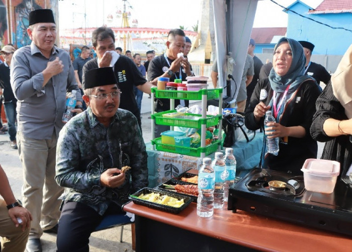 Dorong UMKM Naik Kelas, Bupati Anwar Sadat Hadiri Gerakan Ekonomi Kerakyatan Pasar Malam di Kuala Tungkal