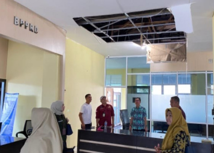 Plafon Mal Pelayanan Publik Bungo Jebol Diterjang Hujan Deras