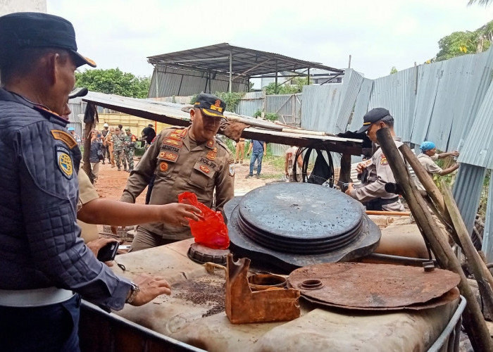 16 Gudang Minyak Ilegal di Kota Jambi Dibongkar