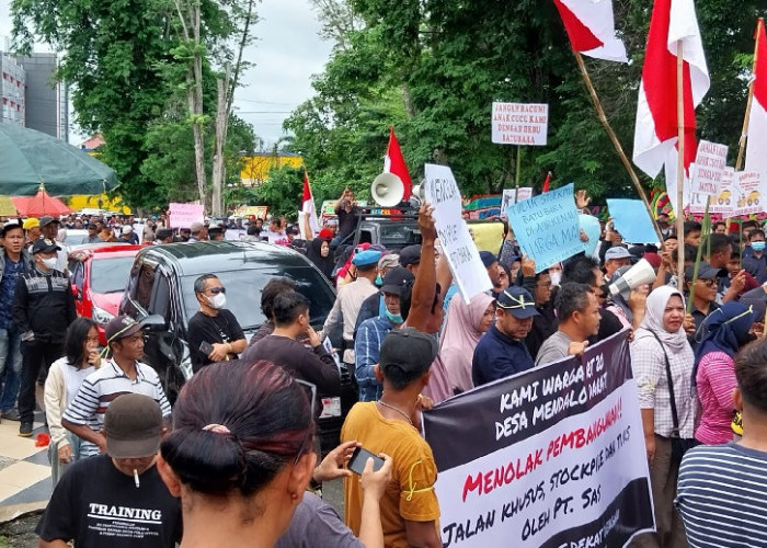 Warga Aur Kenali Demo Tolak Stockpile Batu Bara PT SAS, Gubernur Al Haris: Izin Kewenangan di Pusat