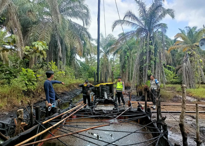 Polda Jambi Amankan 4 Pelaku Tambang Minyak Ilegal di Muaro Jambi 