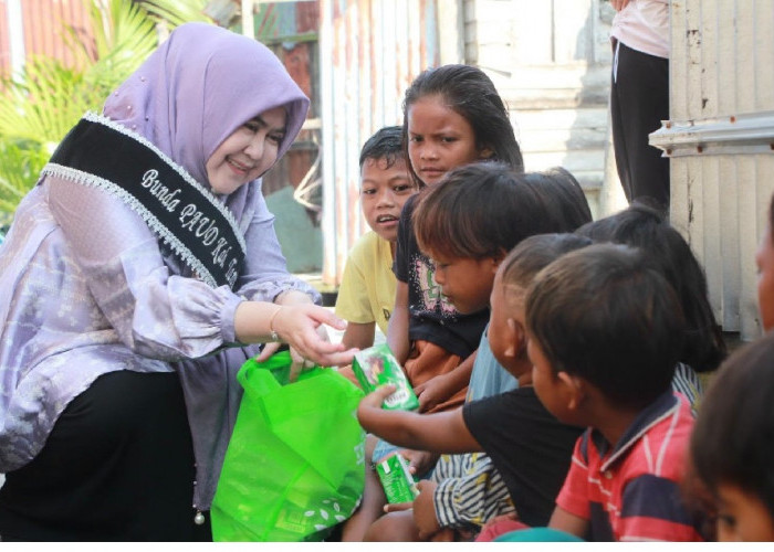 Bunda PAUD Tanjab Barat Turun Gunung Jemput Anak Suku Duano Masuk Sekolah