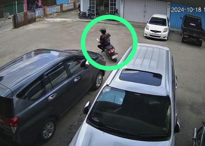 Aksi Curanmor Terekam CCTV, Dalam Hitungan Detik Motor Korban Raib 