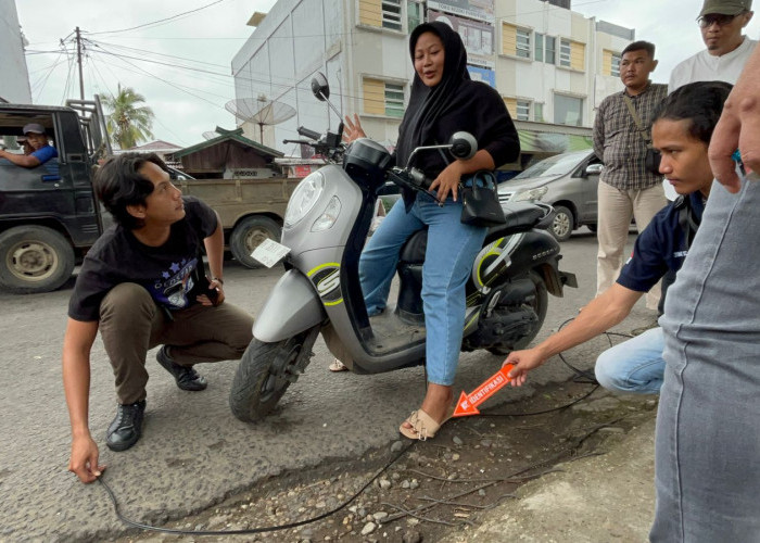 Wanita Muda Tewas Tersengat Listrik di Jalan, Polisi Lakukan Pra-rekonstruksi di TKP 