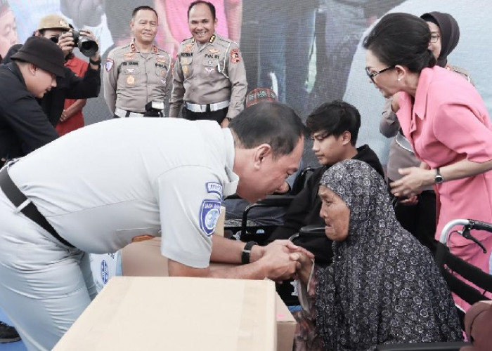 Peringati HUT ke-69 Lalu Lintas Bhayangkara, Korlantas Polri Bersama Jasa Raharja Gelar Baksos di Kuningan 