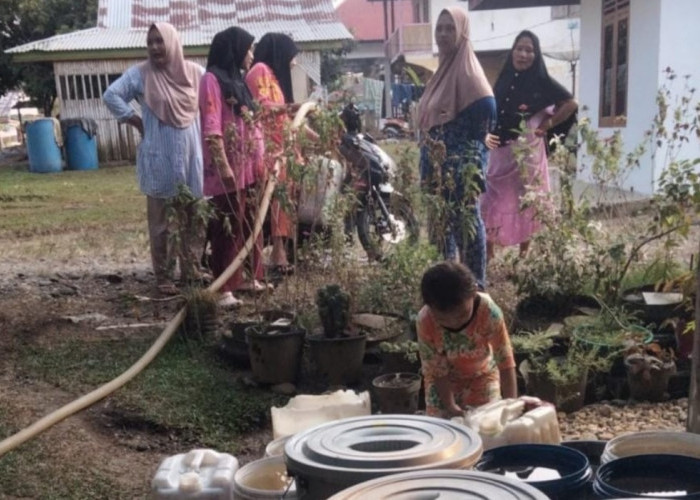 Bupati H M Syukur Salurkan Bantuan Air Bersih Tanggap Darurat untuk Warga Kungkai