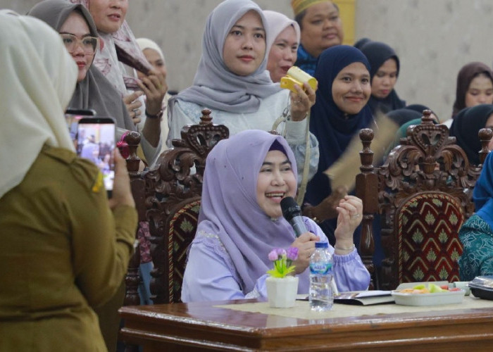 Ketua TP-PKK Tanjab Barat Hj Fadhilah Sadat Buka Lomba Fashion Show Batik Anak