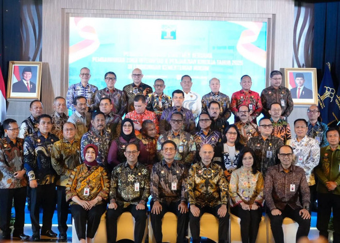 Penandatanganan ZI dan Perjanjian Kinerja 2026, Kakanwil Kemenkum Jambi Siap Dukung Transformasi Digital