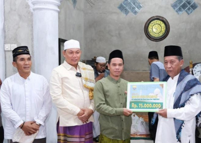 Wabup Tanjab Barat Dampingi Wakil Gubernur Jambi Safari Ramadan di Masjid Nurusa'adah Desa Tanjung Pasir