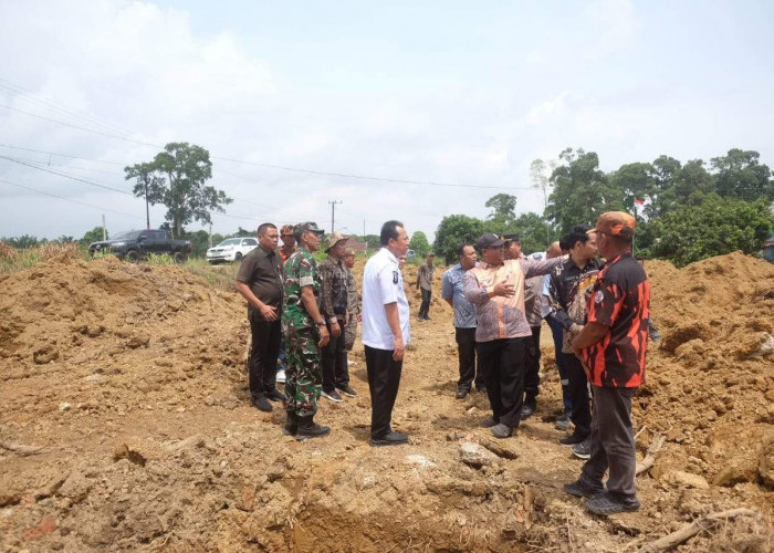 Bupati Muaro Jambi Tinjau Pembangunan Gerai Koperasi Desa Merah Putih di Taman Rajo