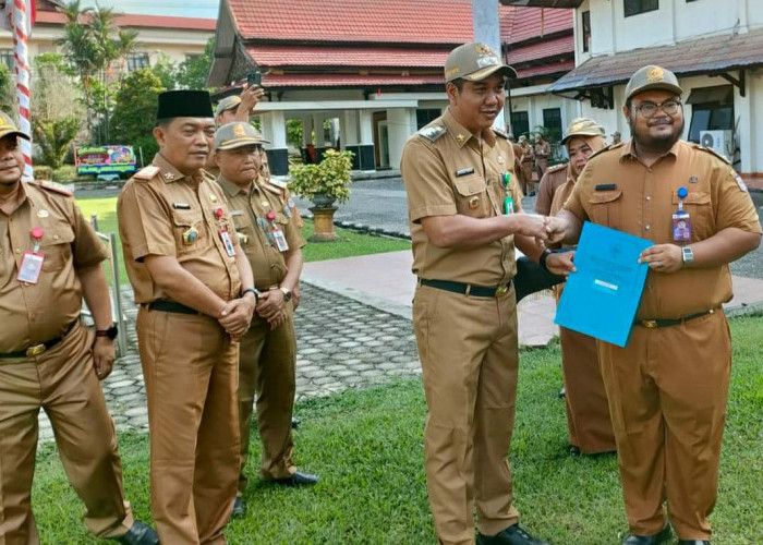 Wabup dan Sekda Merangin Serahkan SK ASN