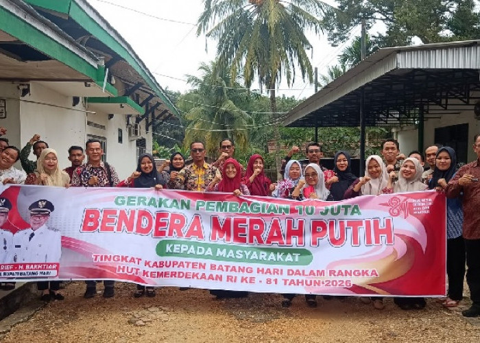 Bakesbangpol Batang Hari Lakukan Gerakan Pembagian 10 Juta Bendera Merah Putih Gratis