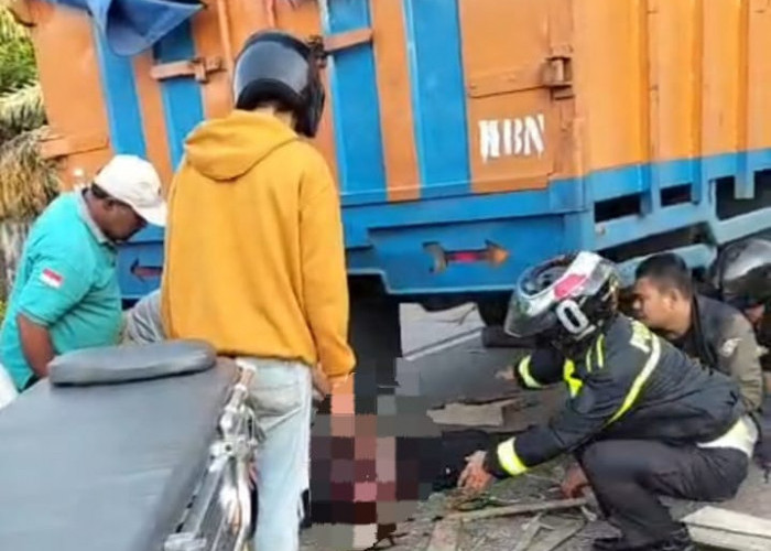 Lakalantas di Muaro Jambi, Pengendara Motor Tewas Usai Tabrak Truk Mogok di Badan Jalan
