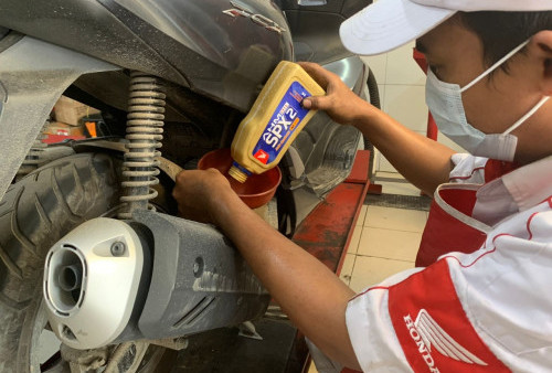 Ini Waktu yang Tepat untuk Ganti Oli Motor Anda!   