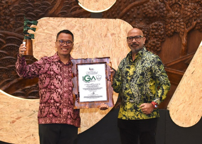 Smartfren Raih Indonesia Green Awards 2024 dengan Program eSIM dan Edukasi Lingkungan Bebas Sampah