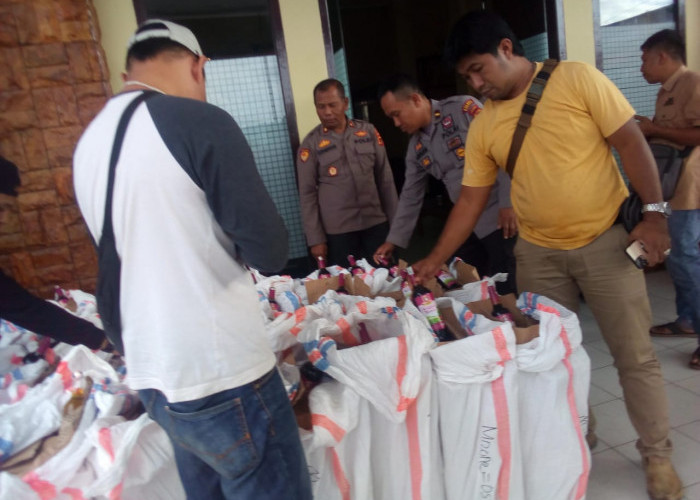 Gudang Miras Pelayang Raya Digerebek, Ratusan Dus Diamankan 