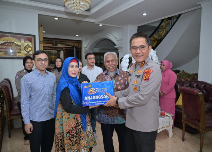 Kapolda Jambi Bersama PJU dan Bhayangkari Gelar Anjangsana ke Purnawirawan Polri dalam Rangka Hari Bhayangkara