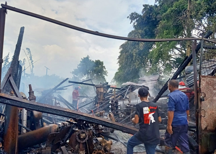 Satu Unit Bengkel Bubut di Kasang Ludes Dilalap si Jago Merah 