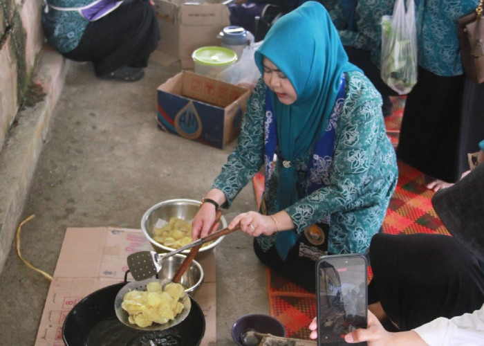 Hj. Fadhilah Sadat Perkuat Kebersamaan dan Kekompakan Kader PKK di Kecamatan Bram Itam