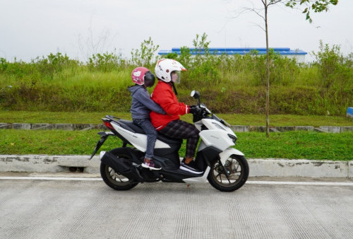 7 Kiat Cari Aman Bonceng Anak Naik Motor 