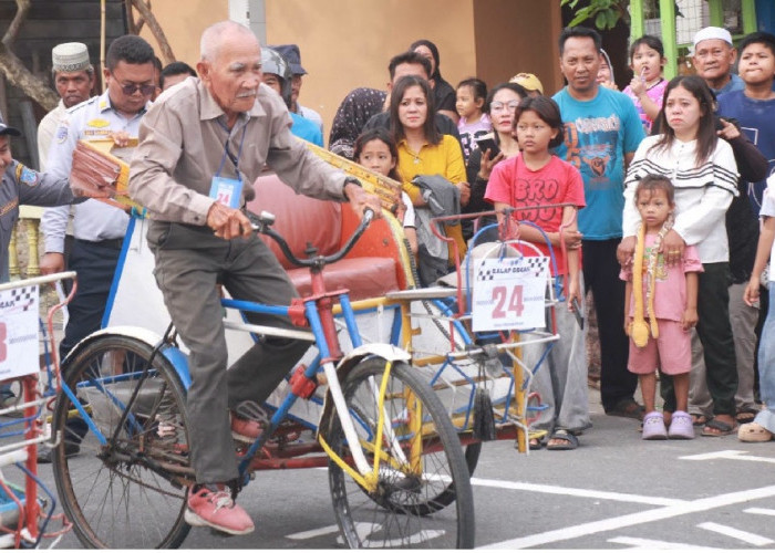 Semarak HUT RI dan Hari Jadi Tanjab Barat, Lomba Balap Becak Hias Menyedot Perhatian Masyarakat