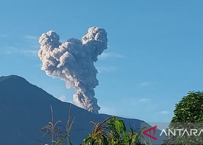 Minggu Pagi, Gunung Marapi Erupsi Sekitar 45 Detik