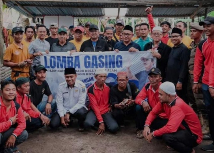 Bupati Tanjabbar Buka Turnamen Gasing di Seberang Kota