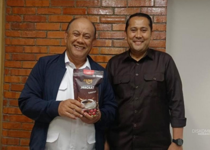 Bahas Percepatan MBG, Bupati M. Syukur Bawa Oleh-oleh Kopi Jangkat untuk Kepala BGN