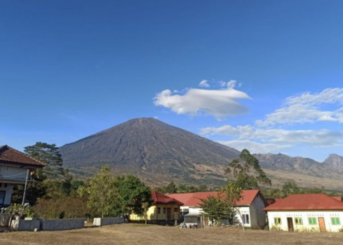 Dua Pendaki Asal Jakarta Jatuh ke Lembah Gunung Rinjani, Satu Masih Hilang