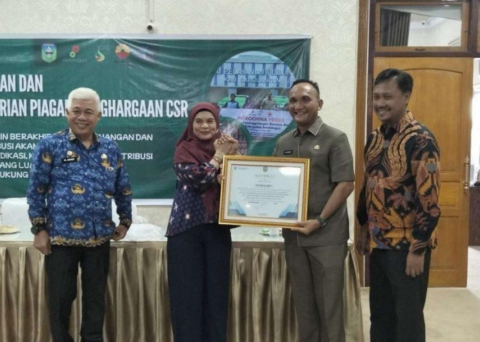 Bupati Hurmin Berikan Penghargaan CSR Kepada Petrochina