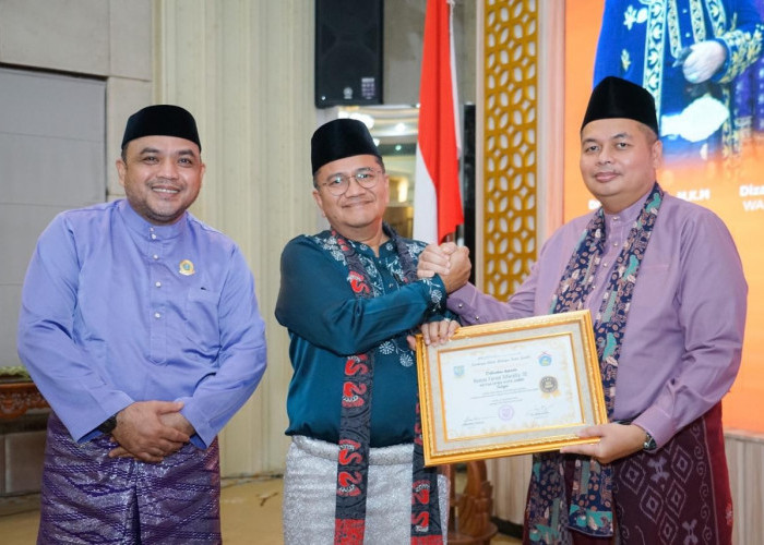 Kemas Faried Alfarelly Dianugerahi Penghargaan dari LAM Kota Jambi