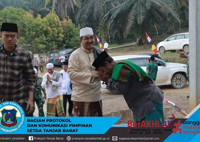 Bupati Tanjab Barat Lakukan Kunjungan Safari Ramadan ke Masjid Al-Ikhlas Desa Intan Jaya