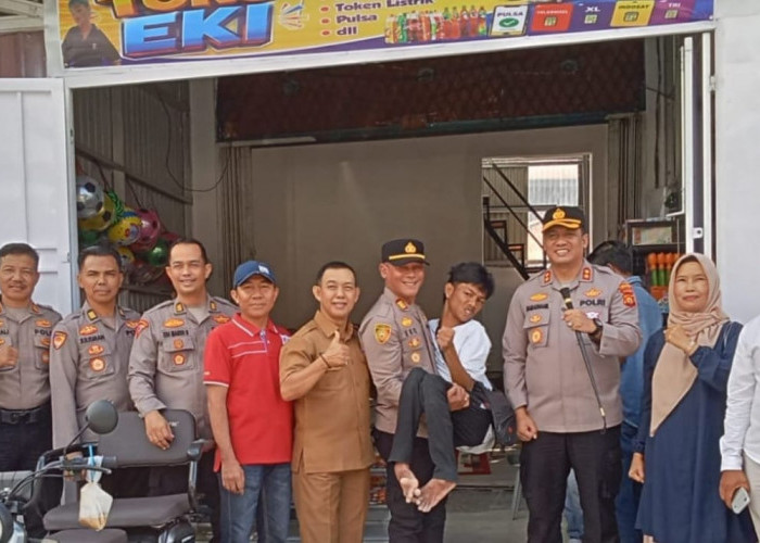 Dari Jualan Keliling ke Punya Toko Sendiri, Kisah Haru Eki Disabilitas Tunadaksa yang Kini Bangkit