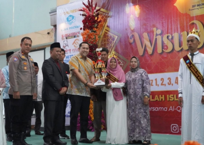 Al-Quran Benteng Utama di Era Digital, Bupati M. Syukur Bangga, 138 Tahfizh SD IT Diwisuda