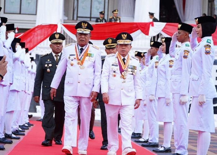 Hadiri  Upacara Penurunan Bendera , Gubernur Tegaskan  Bangun Bangsa Dengan Persatuan